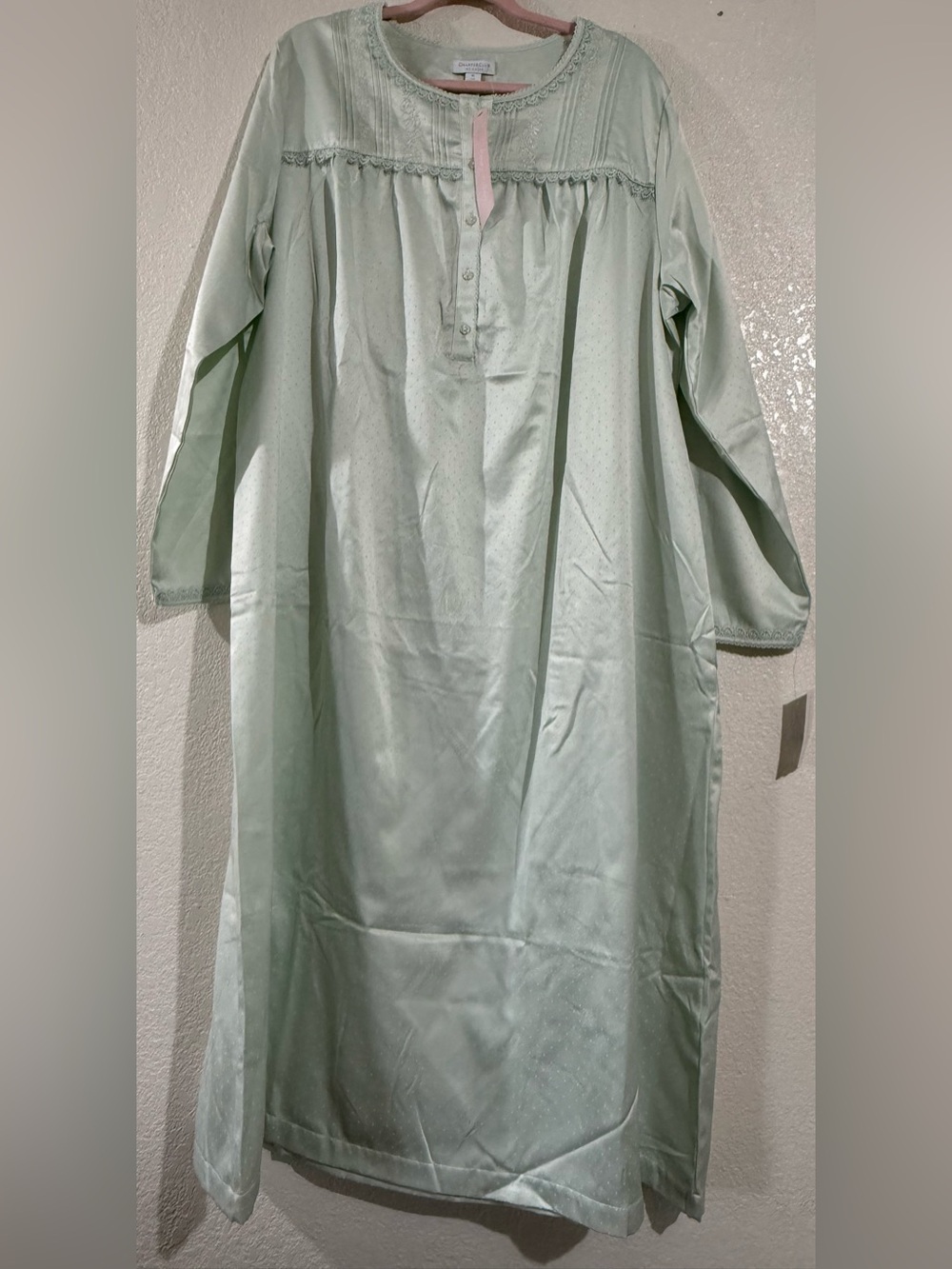 Woman’s Nightgown Light Mint